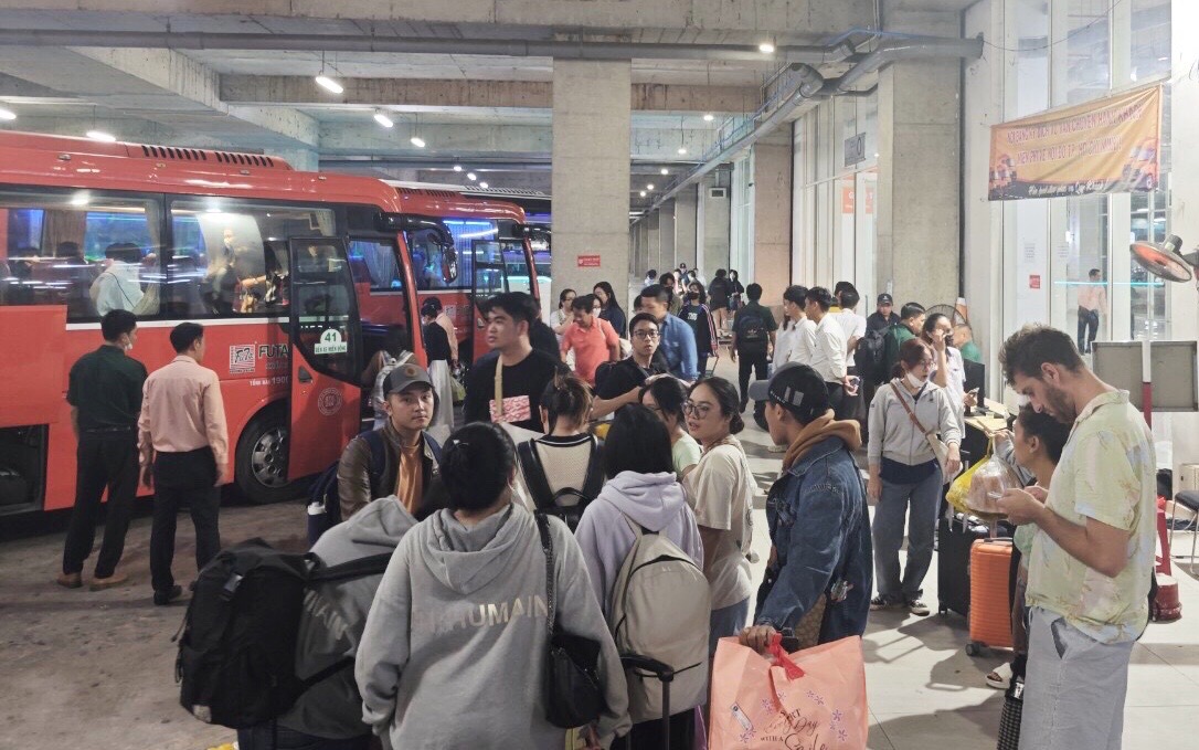 Xe Phương Trang miễn phí đưa đón hành khách đến và đi từ bến xe Miền Đông mới- Ảnh 1.