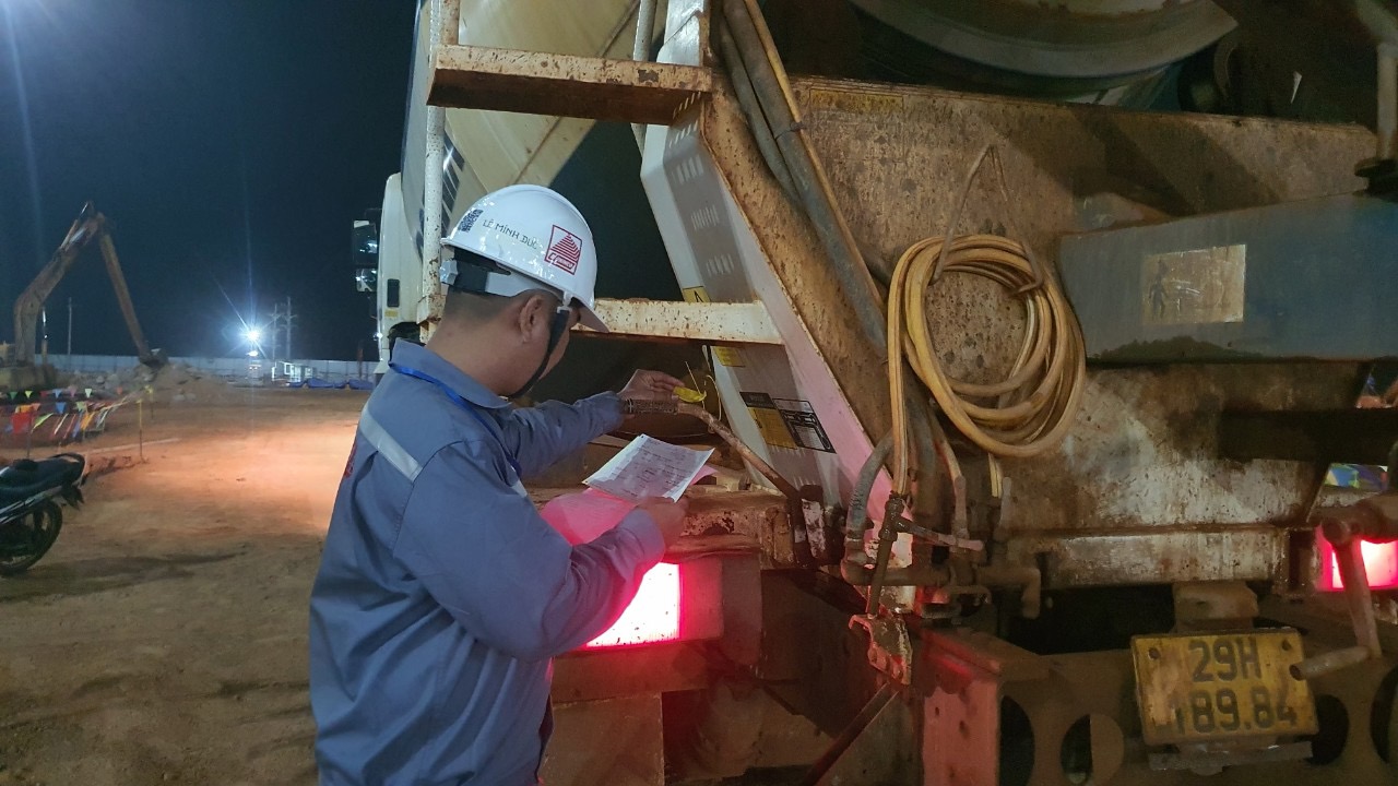Những công trường sáng đèn nhộn nhịp thi công xuyên đêm w88 thừa ở Đồng Nai- Ảnh 4.