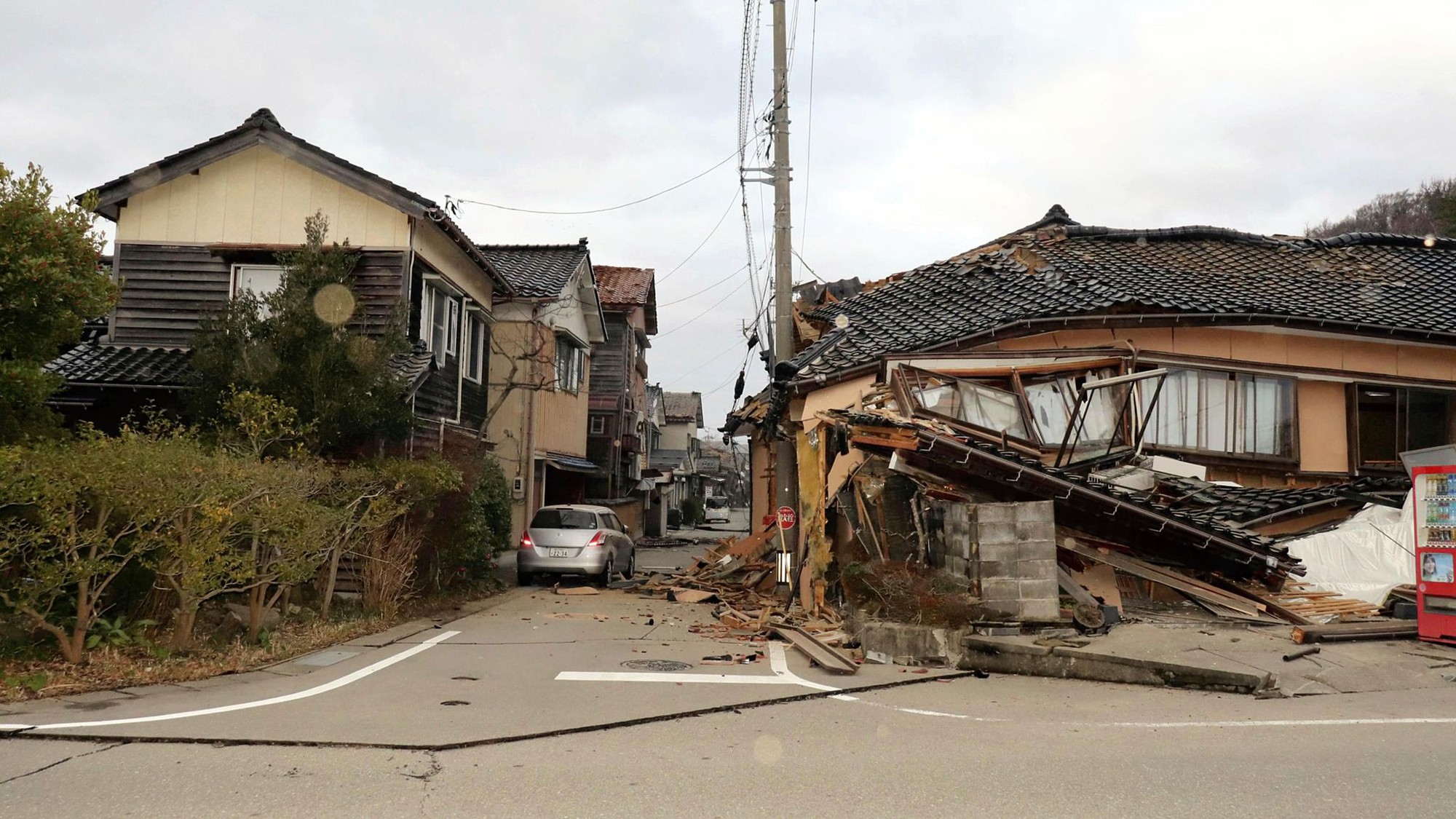 Động đất mạnh 7,6 độ richter tại Nhật Bản: Đã xuất hiện đợt sóng thần đầu tiên - Ảnh 1.