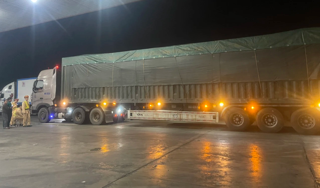 CSGT Lạng Sơn mật phục xử lý xe quá tải sau phản ánh của Báo Giao thông- Ảnh 2.