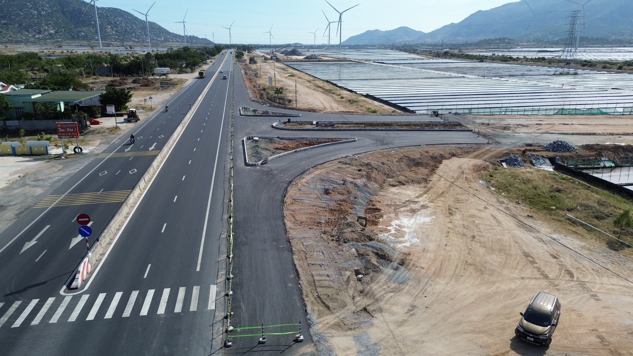 Đường kết nối cao tốc Cam Lâm - Vĩnh Hảo với QL1 đã thông sau hơn 1 năm thi công- Ảnh 9.