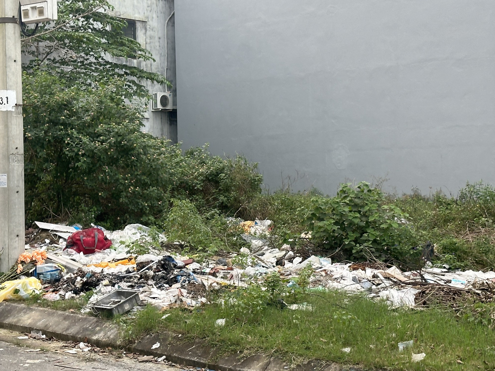 Đà Nẵng: Tái diễn nạn đổ rác thải ngổn ngang ở khu đô thị Phước Lý- Ảnh 7.