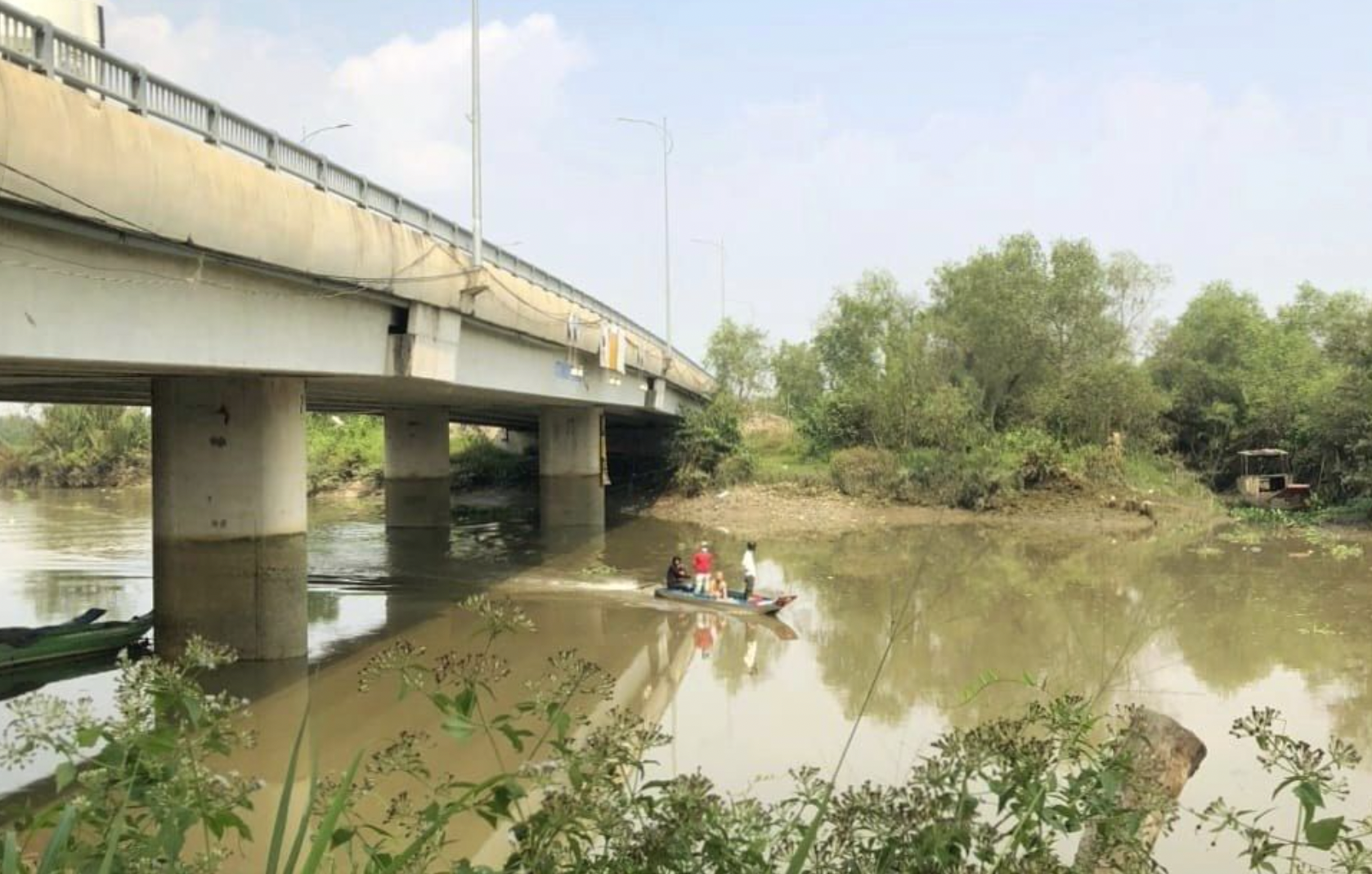 Đồng Nai: Tìm thấy thi thể bé trai 9 tuổi trên sông Đồng Môn- Ảnh 1.