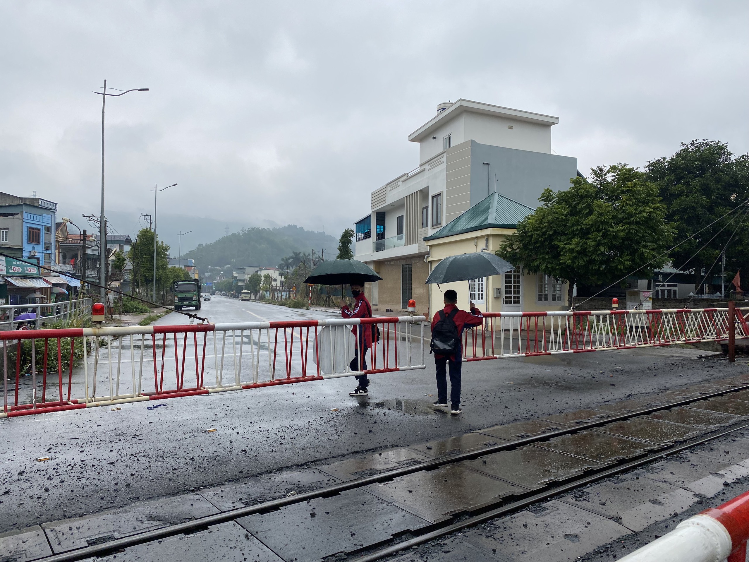 Quảng Ninh: Đường đã xong hơn 2 năm, sao vẫn chưa thể lưu thông?- Ảnh 3.