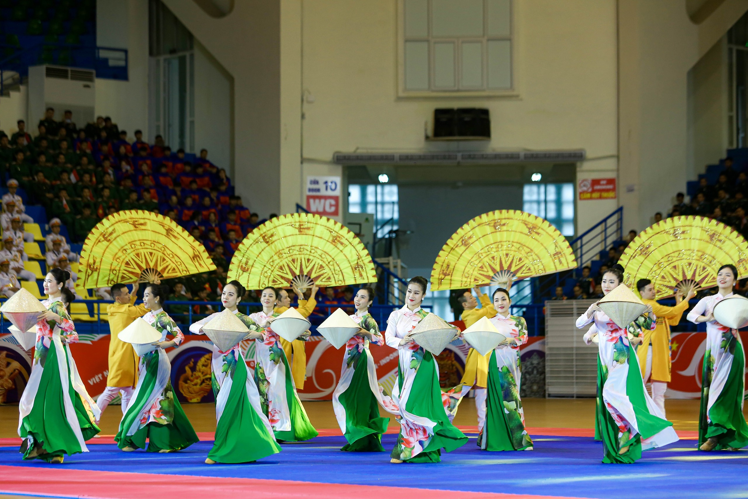 Chủ tịch nước và Tổng thống Indonesia xem trình diễn Pencak silat, võ cổ truyền- Ảnh 7.