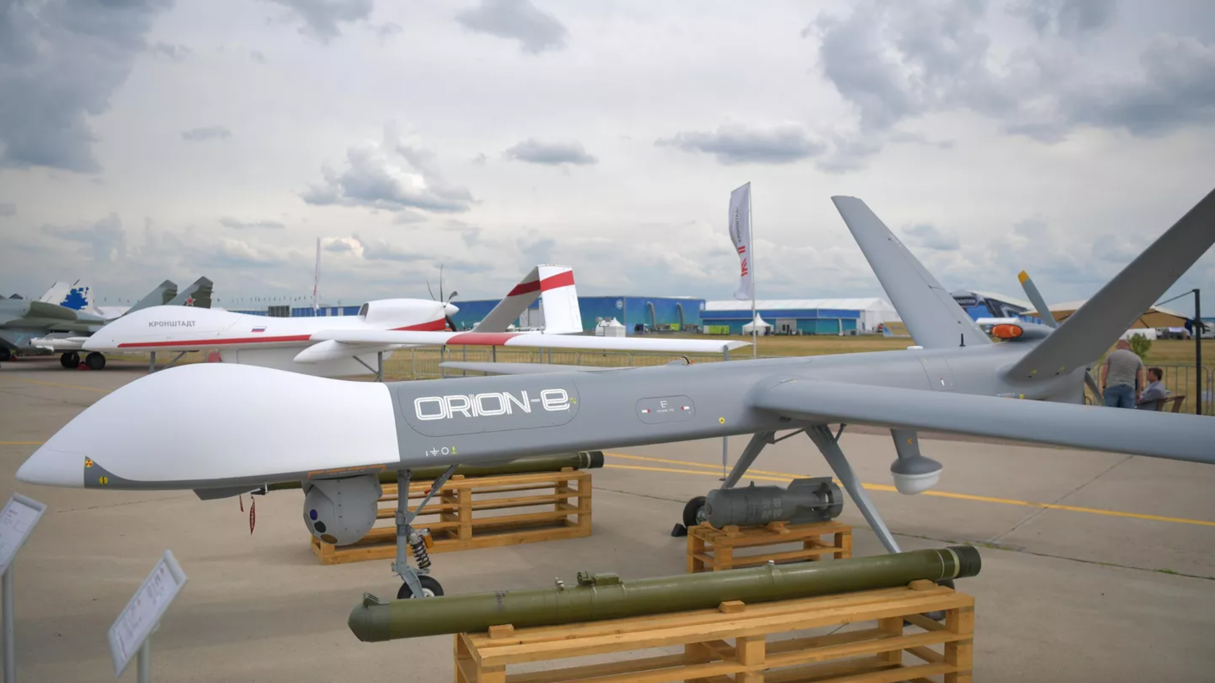 Tổng thống Putin chỉ đạo tăng cường sản xuất UAV trong năm 2024 - Ảnh 2.