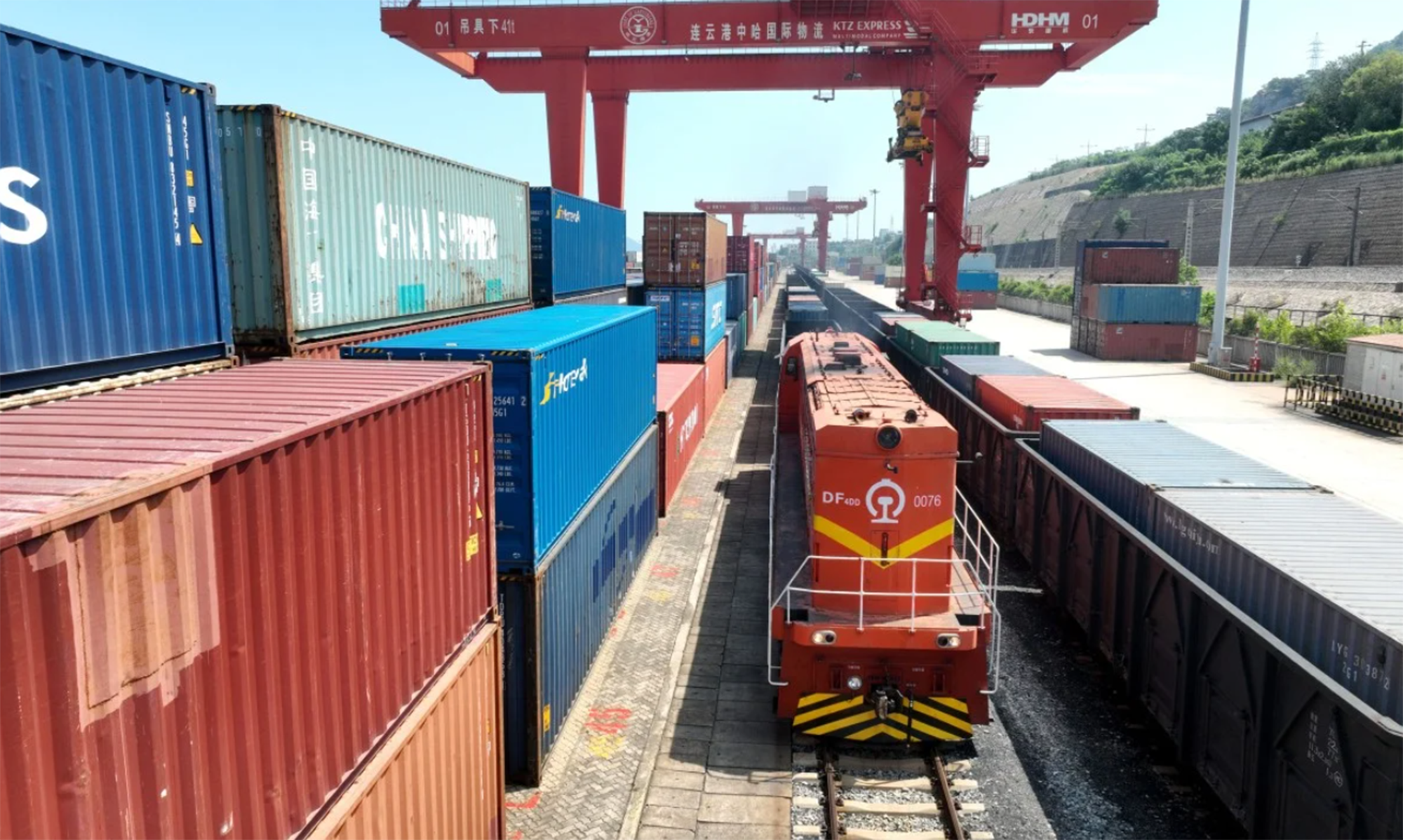 Doanh nghiệp xuất khẩu đổ xô sang đường sắt do bất ổn tại Biển Đỏ- Ảnh 1.