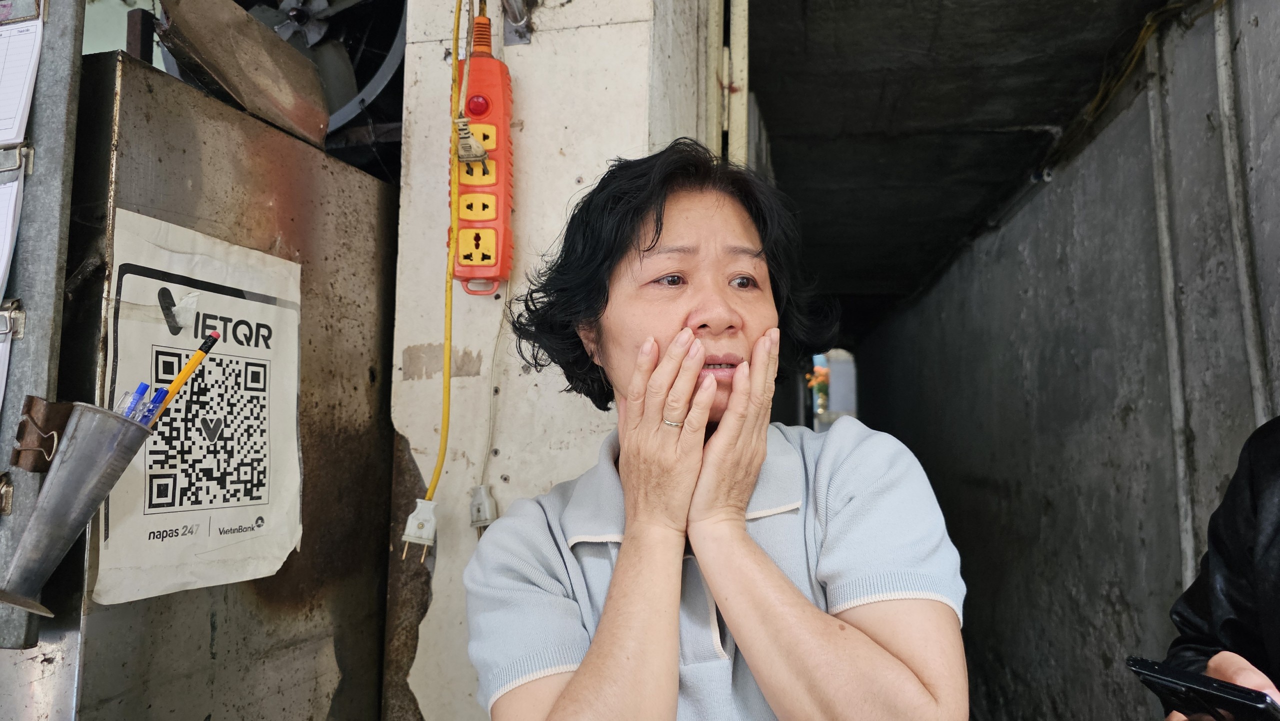 Cháy nhà, 4 người tử vong ở Hà Nội: Cửa khoá chặt, hàng xóm bất lực dập lửa- Ảnh 3.