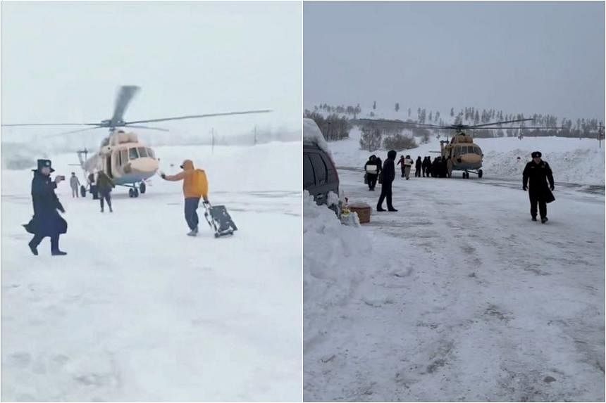 1.000 du khách mắc kẹt tại làng du lịch ở Tân Cương, Trung Quốc do lở tuyết- Ảnh 1.