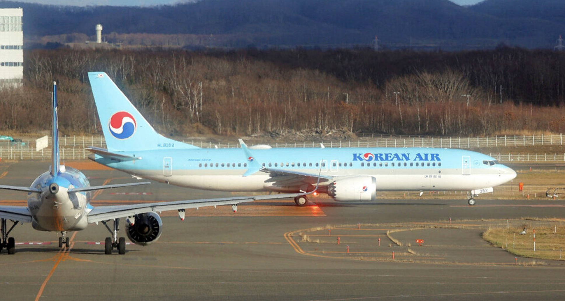 Hé lộ nguyên nhân hai máy bay va chạm tại sân bay Nhật Bản- Ảnh 1.
