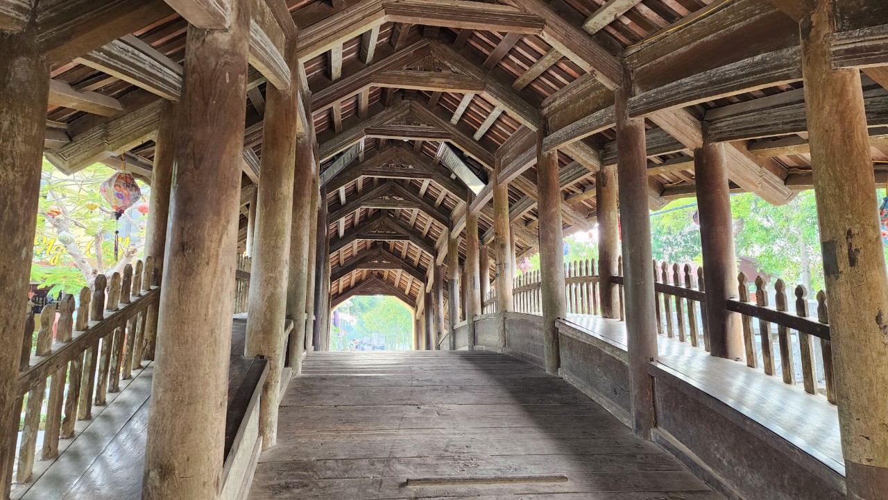 Chiêm ngưỡng cây cầu ngói dáng rồng trên 500 năm tuổi đẹp nhất Thành Nam- Ảnh 6.