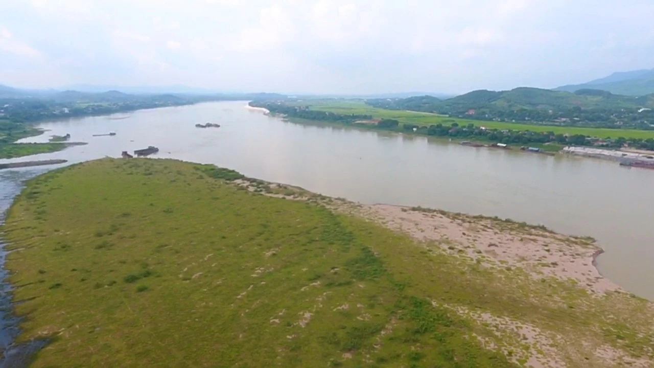 Phạt hơn 1,3 tỷ đồng cá nhân khai thác cát trái phép trên sông Đà- Ảnh 1.