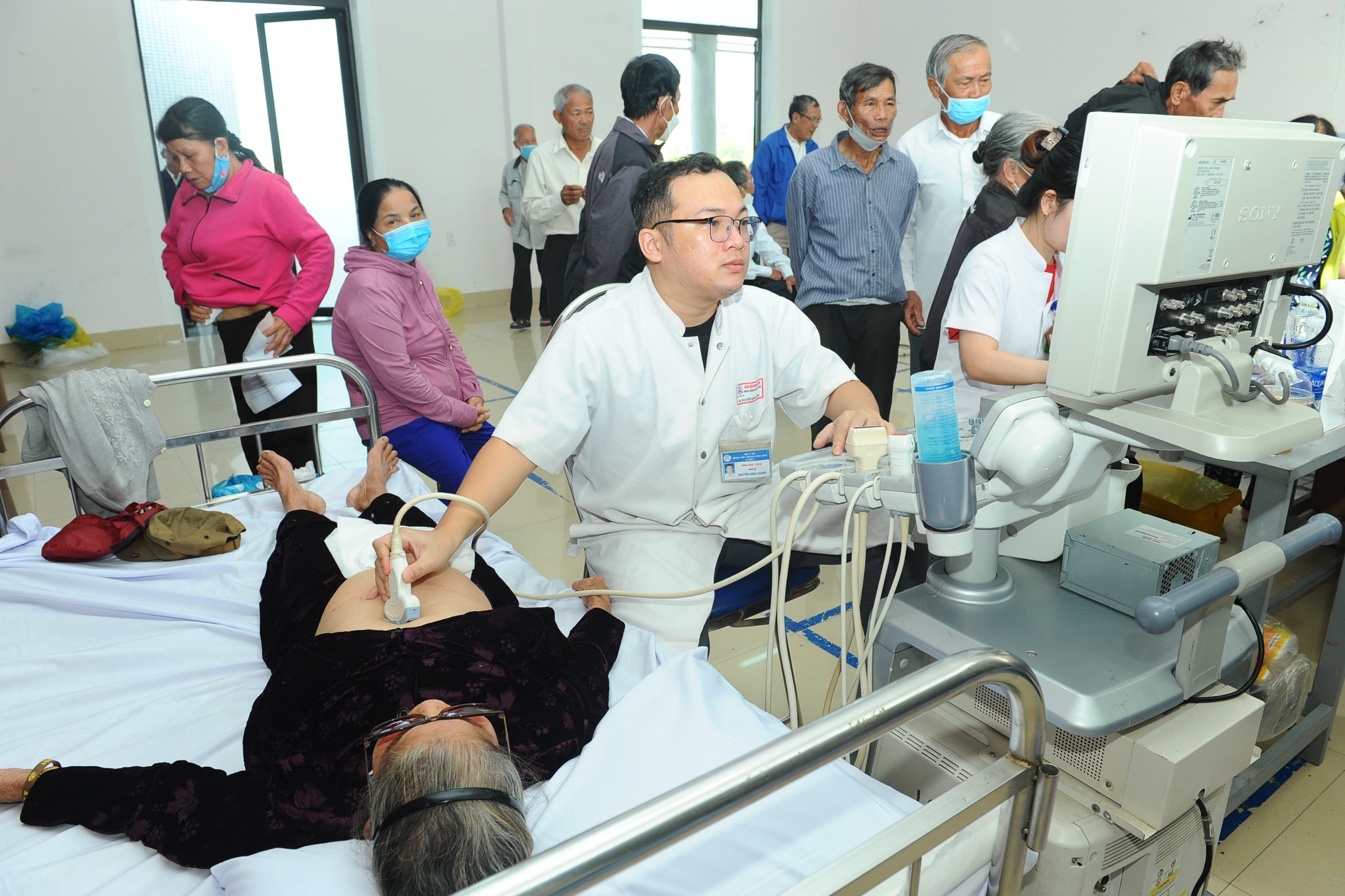 Thừa Thiên Huế: Hàng trăm người dân được khám, tầm soát phổi miễn phí- Ảnh 1.