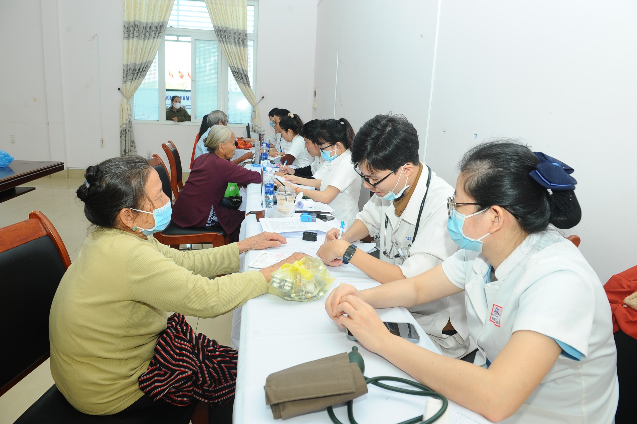 Thừa Thiên Huế: Hàng trăm người dân được khám, tầm soát phổi miễn phí- Ảnh 4.