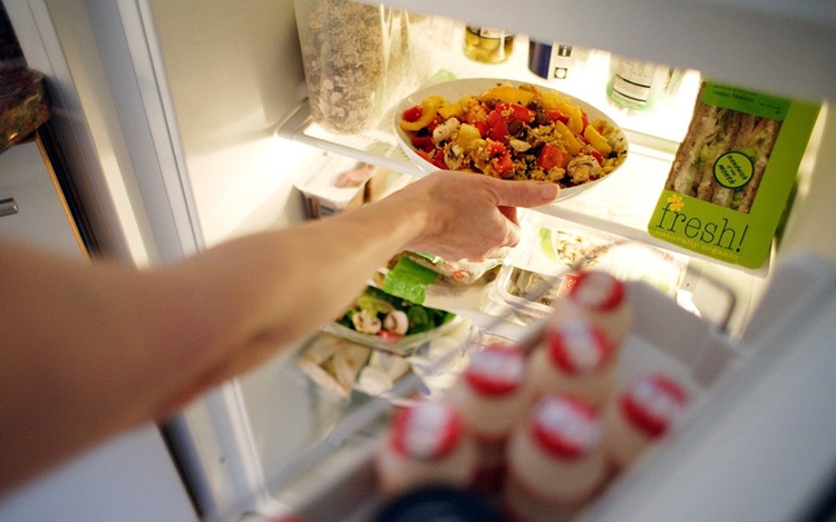 Đừng quên việc này trước khi cất cơm, thức ăn vào tủ lạnh, tránh bị ngộ độc