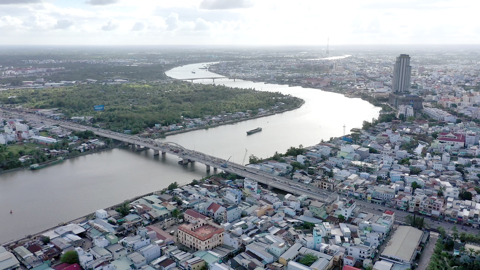 Bốn cây cầu “kéo” bến Ninh Kiều gần chợ nổi Cái Răng- Ảnh 2.