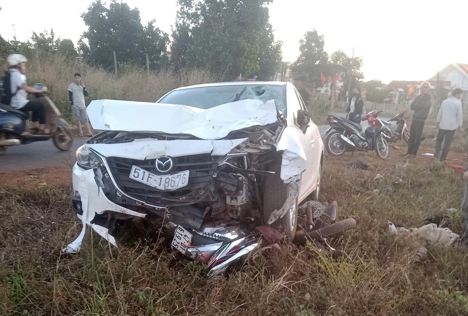 Tạm giữ hình sự tài xế ô tô gây tai nạn khiến hai phụ nữ tử vong ở Đắk Lắk- Ảnh 1.