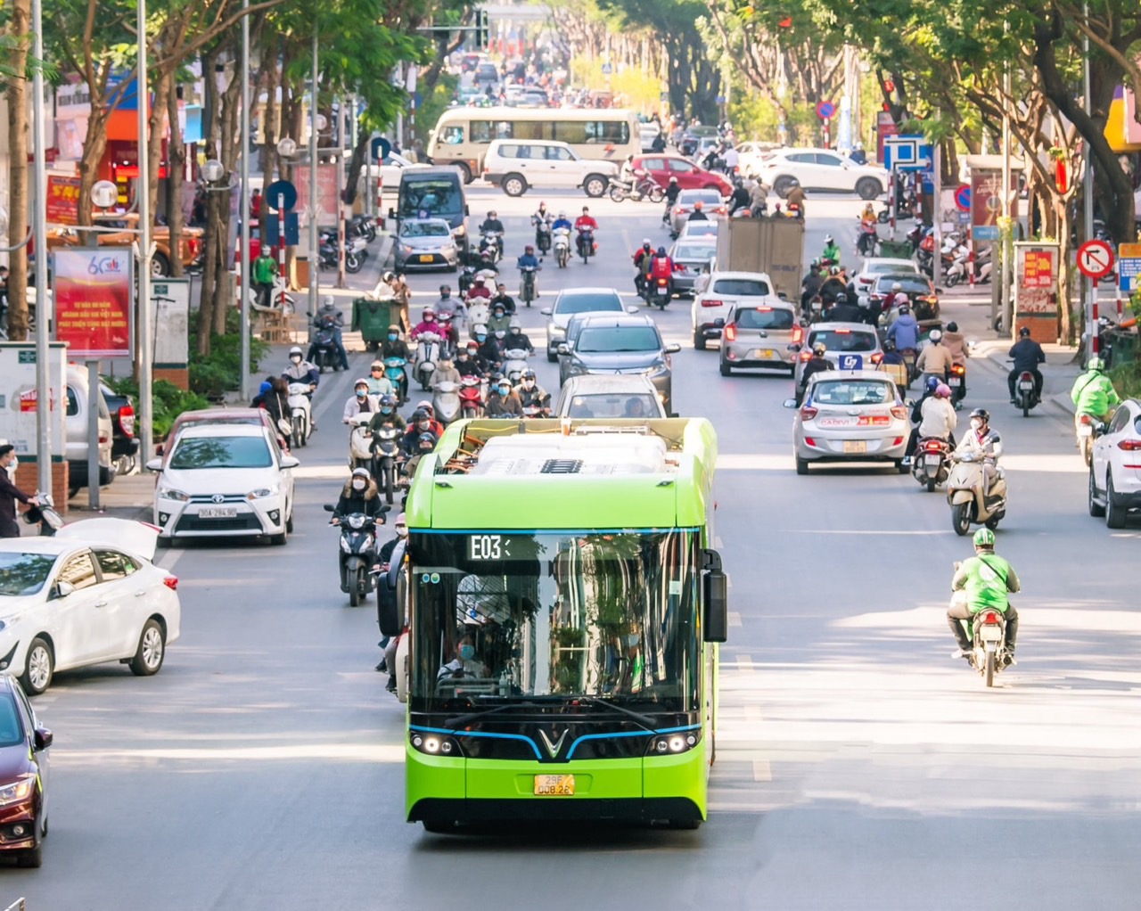 Chính thức vận hành buýt điện VinBus kết nối nội đô Hà Nội - Sân bay Nội Bài- Ảnh 1.