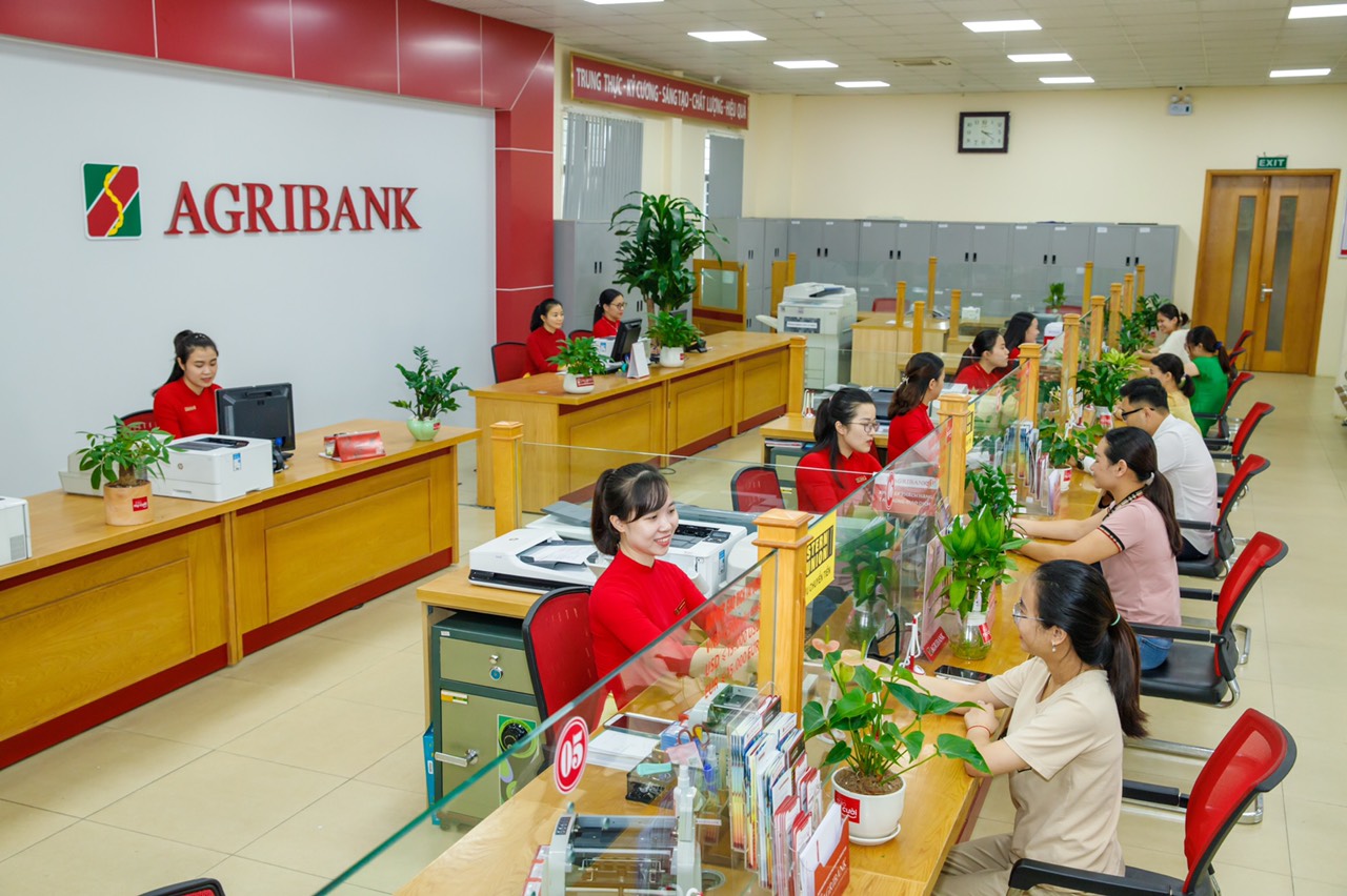 Agribank giảm lãi suất cho vay hỗ trợ khách hàng ngay đầu năm 2024- Ảnh 1.