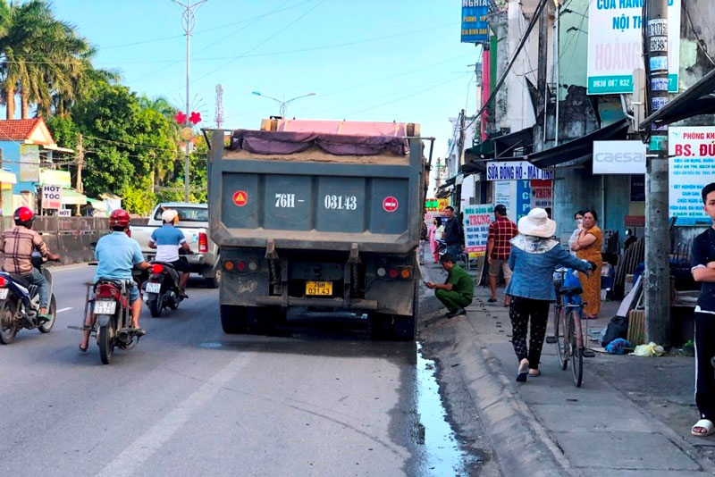 Chiếc xe ben tại hiện trường vụ tai nạn.