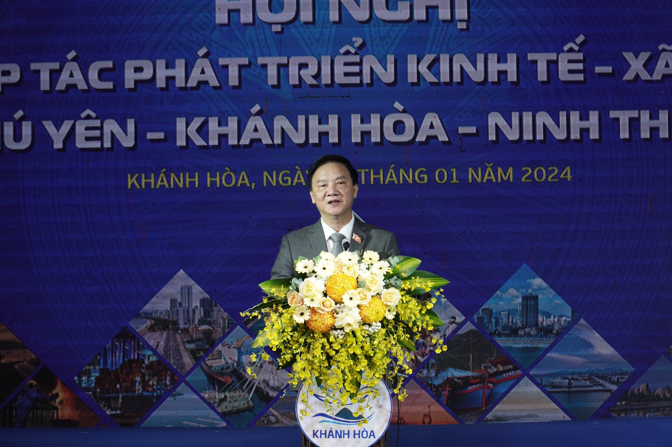 Phát huy thế mạnh cửa ngõ biển, thúc đẩy kinh tế Phú Yên - Khánh Hoà - Ninh Thuận- Ảnh 1.