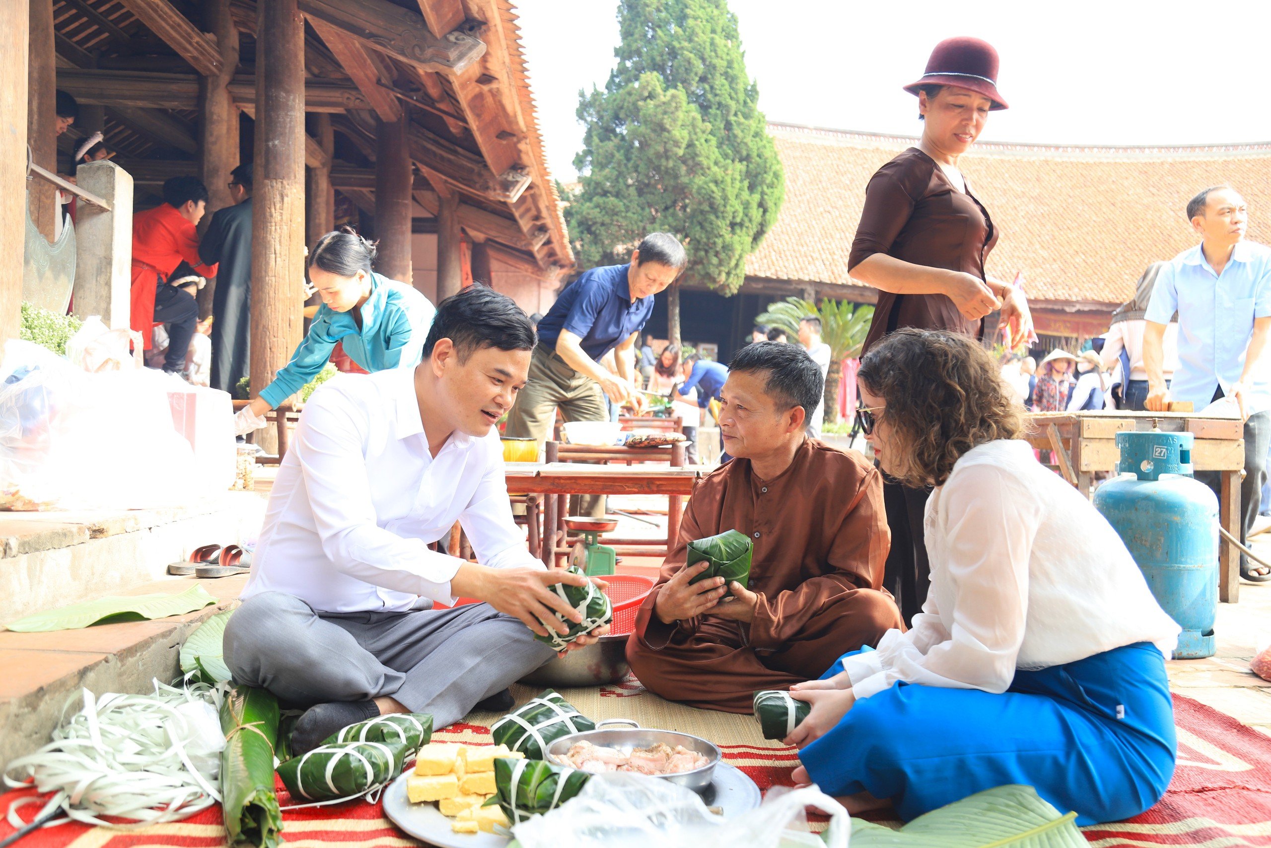 Trải nghiệm văn hóa Tết Việt tại làng cổ Đường Lâm- Ảnh 7.