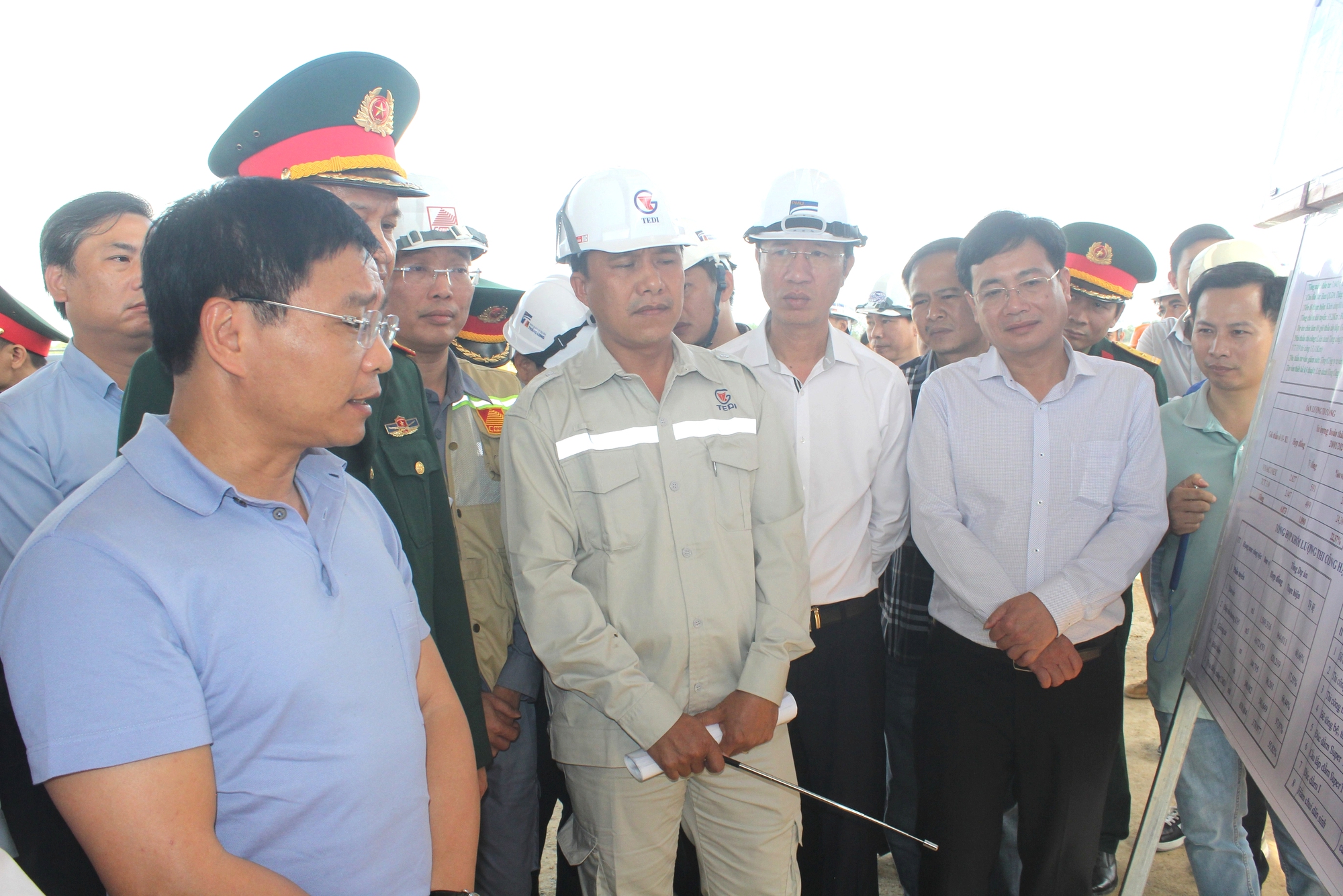 Bộ trưởng Nguyễn Văn Thắng: Nỗ lực thông toàn tuyến cao tốc Hà Nội - Vinh dịp 30/4- Ảnh 3.