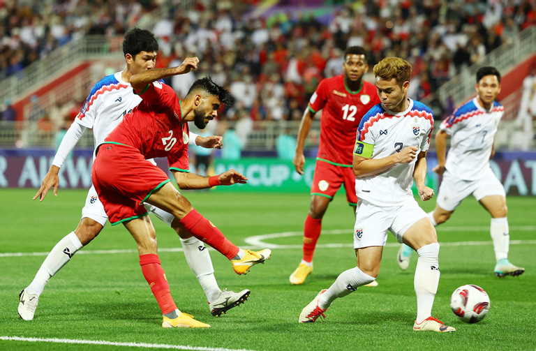 Asian Cup: Thi đấu quả cảm trước Oman, Thái Lan mở toang cánh cửa vào vòng 16 đội - Ảnh 1.