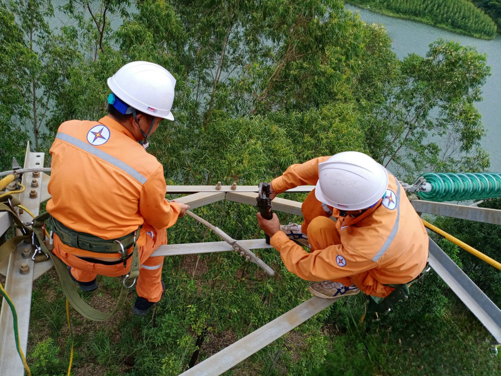 Điện lực Quảng Ninh chủ động đảm bảo cấp điện phục vụ phát triển kinh tế - xã hội- Ảnh 1.