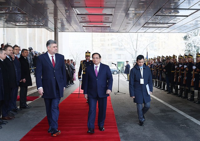 Lễ đón chính thức Thủ tướng Phạm Minh Chính thăm Romania- Ảnh 4.