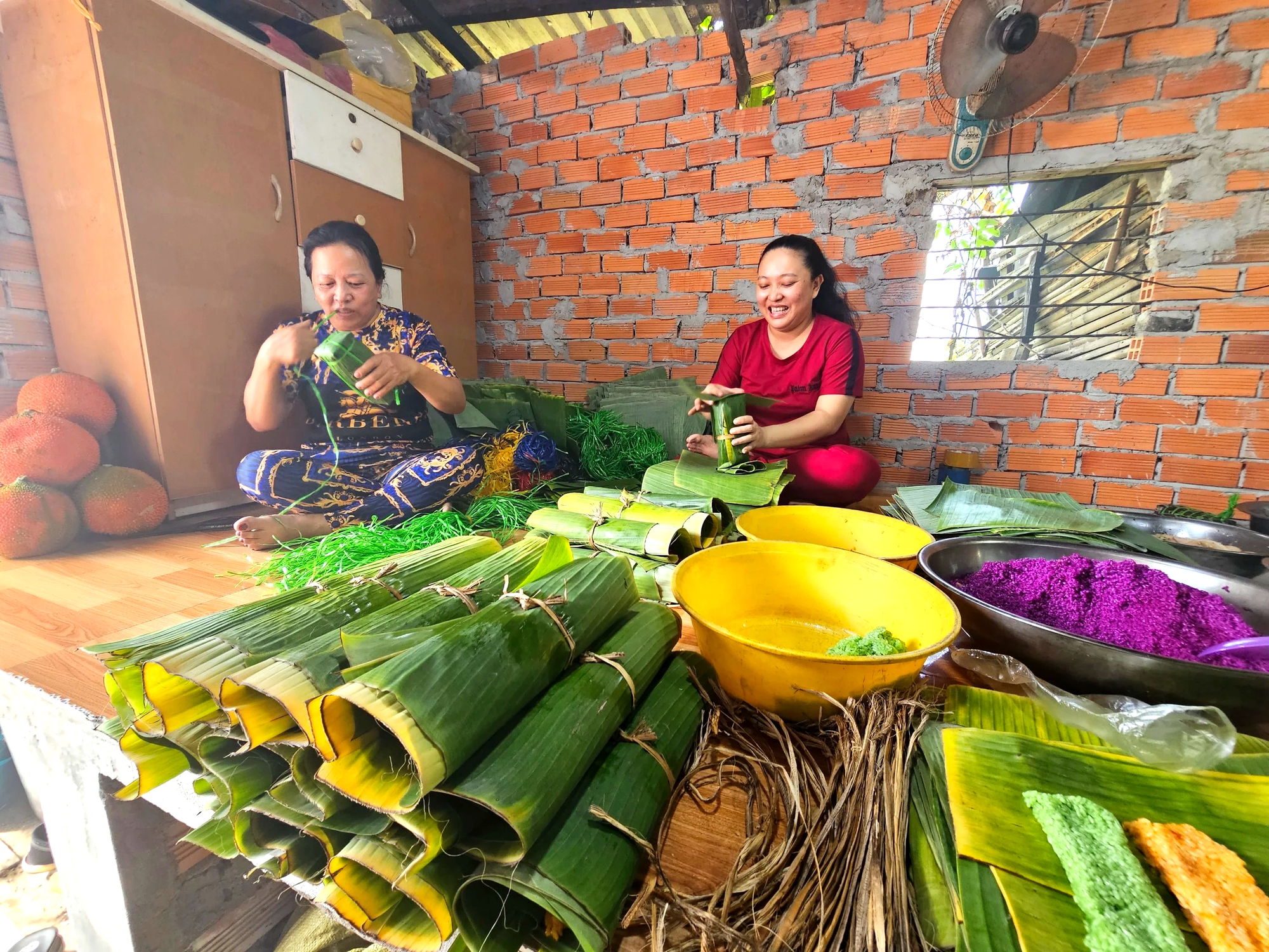 Từ gói xôi lá chuối, 3 thế hệ tài hoa nâng tầm bánh tét lá cẩm trứ danh Cần Thơ- Ảnh 5.