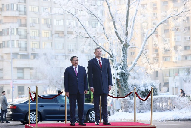Lễ đón chính thức Thủ tướng Phạm Minh Chính thăm Romania- Ảnh 1.