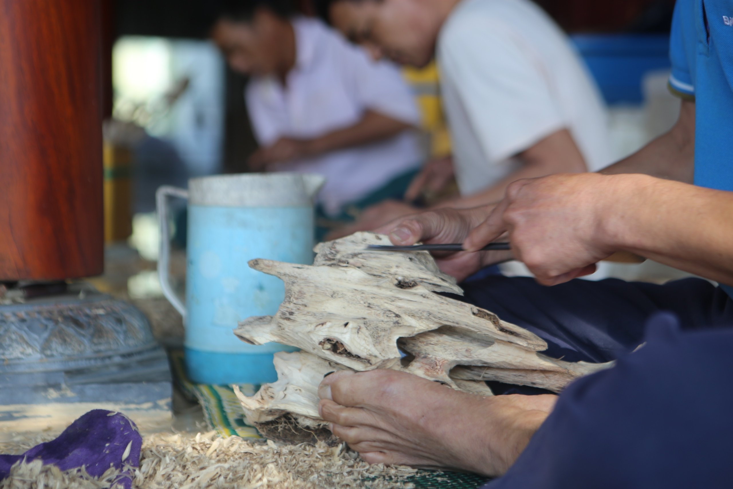 Về làng đẽo cây tìm trầm nức tiếng ở Hà Tĩnh- Ảnh 3.