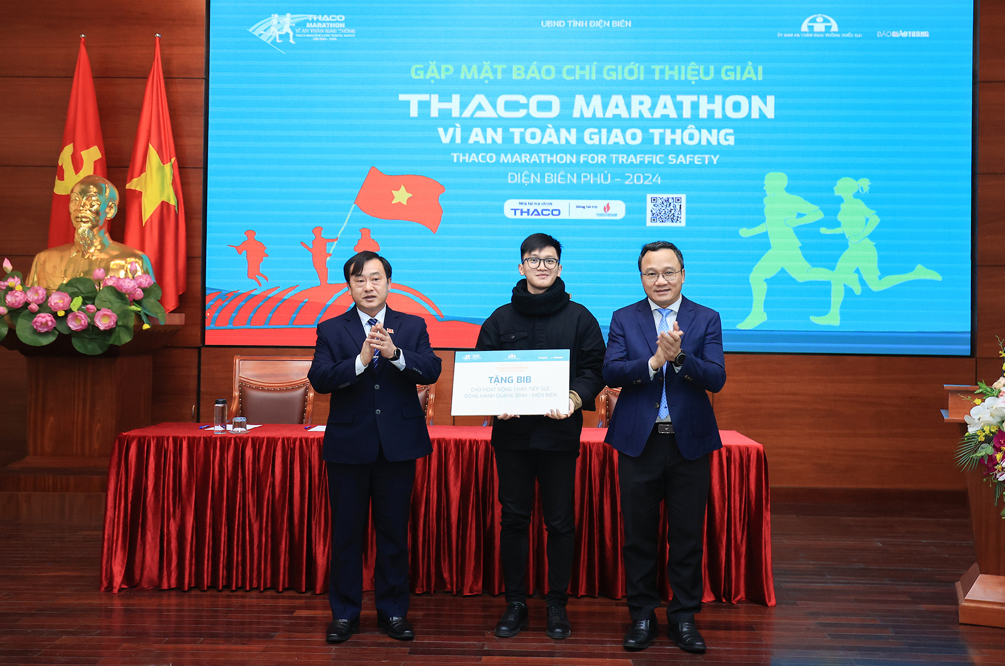 THACO Marathon vì ATGT - Điện Biên Phủ 2024: Tri ân quá khứ, xây đắp tương lai- Ảnh 1.