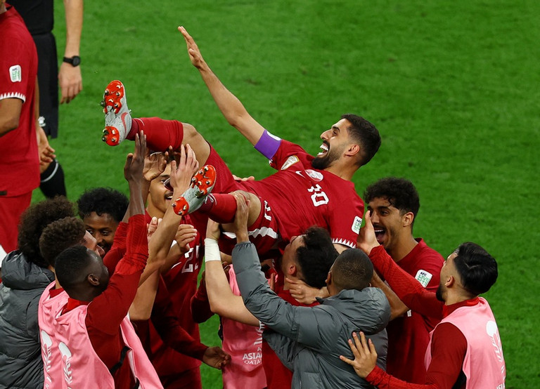 Asian Cup: Trung Quốc thua đau Qatar bởi siêu phẩm đẳng cấp thế giới- Ảnh 1.