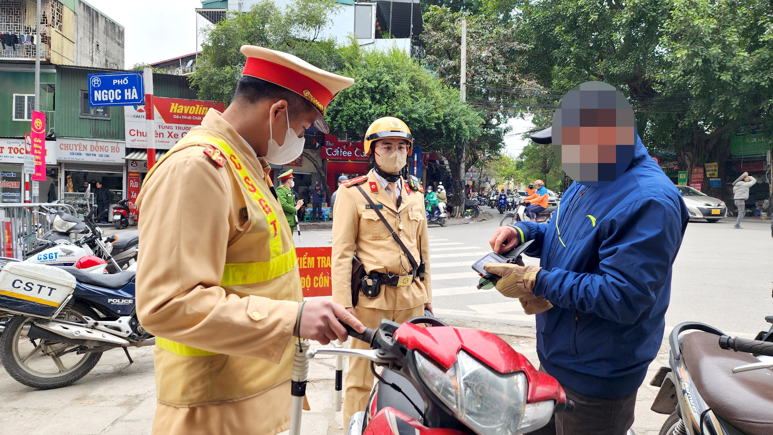 CSGT Hà Nội xử lý nồng độ cồn nội đô, hàng loạt tài xế xe máy dính phạt- Ảnh 5.