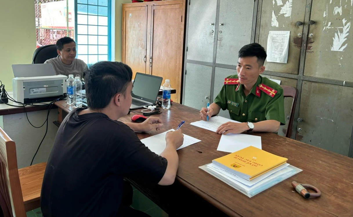 Công an Kon Tum giải cứu 7 người bị lừa bán sang Myanmar- Ảnh 1.