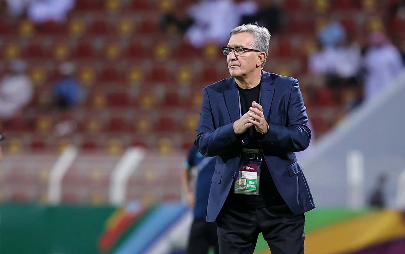 HLV hai lần đánh bại thầy Park ở vòng loại World Cup bị sa thải sau Asian Cup 2023- Ảnh 1.