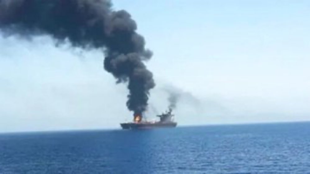Tàu chở dầu Anh trúng tên lửa Houthi trên vịnh Aden, Mỹ - Anh phản ứng- Ảnh 1.