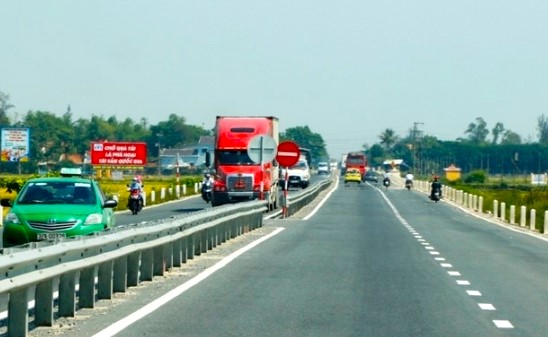 Bộ GTVT lý giải nguyên nhân 45km QL1 qua Quảng Nam chưa có làn xe thô sơ- Ảnh 1.