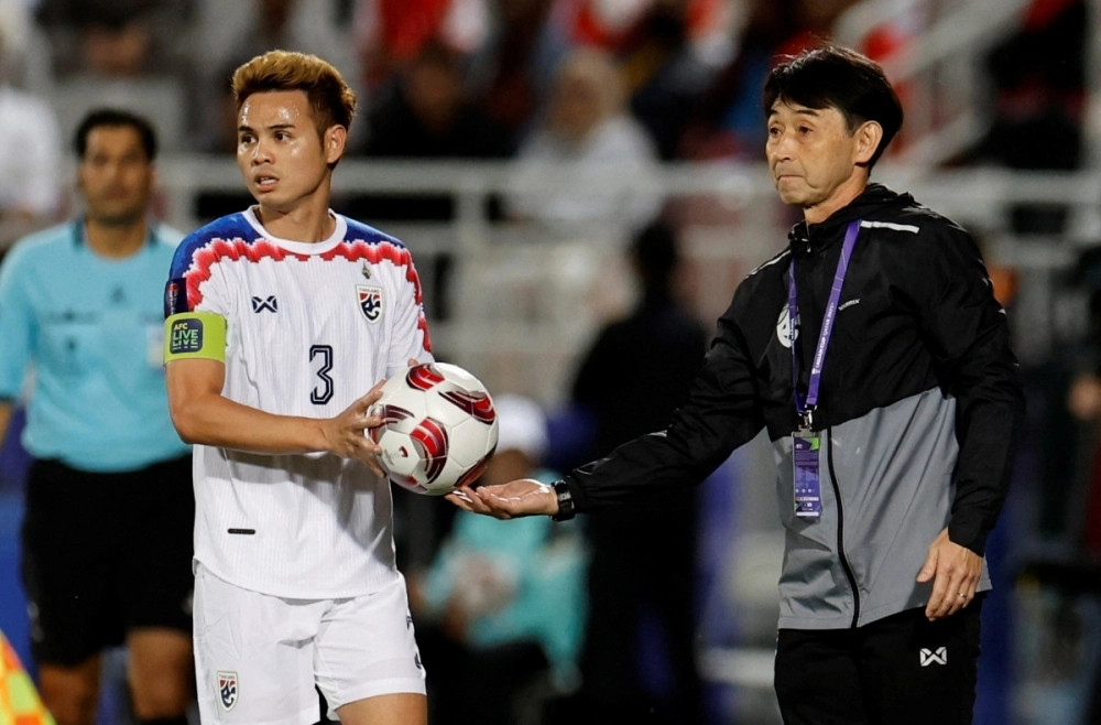 Tuyển Thái Lan gây sốt ở Asian Cup, HLV người Nhật nhận món quà hiếm có- Ảnh 1.