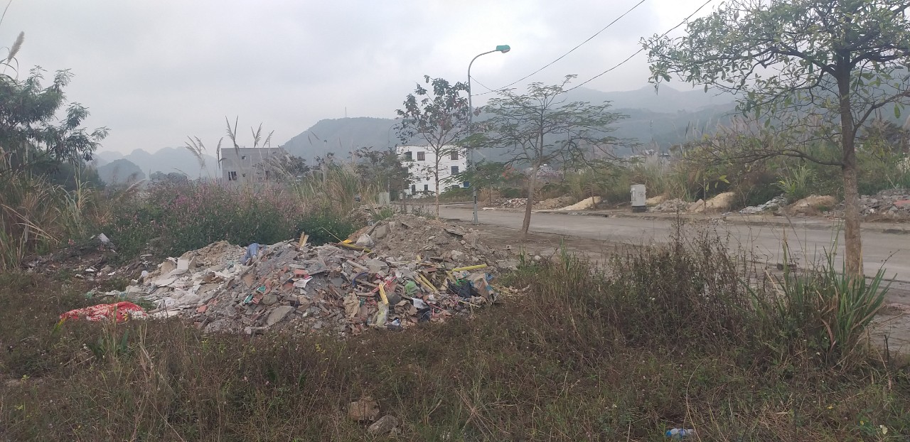 Quảng Ninh: Khu đô thị mới ngập trong rác, chất thải- Ảnh 5.