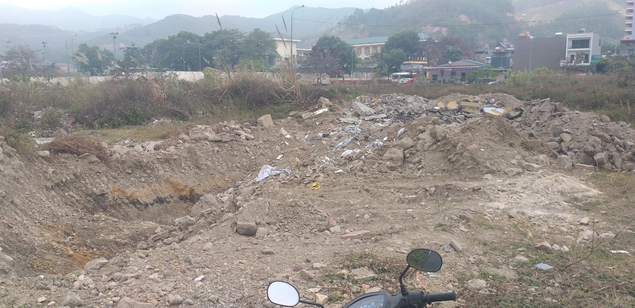 Quảng Ninh: Khu đô thị mới ngập trong rác, chất thải- Ảnh 2.