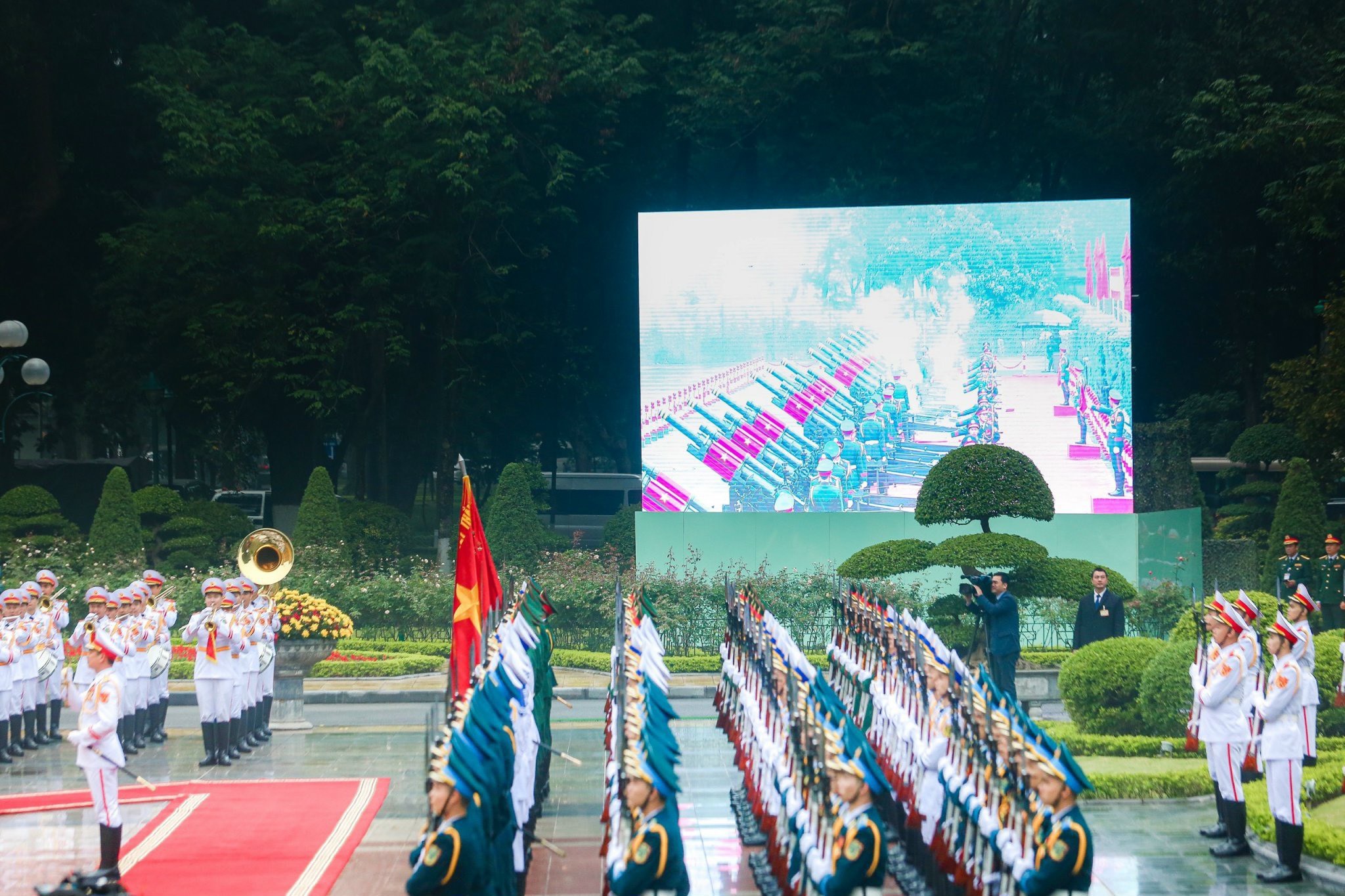 Việt Nam bắn 21 phát đại bác chào mừng Tổng thống Philippines lần đầu thăm Việt Nam- Ảnh 4.