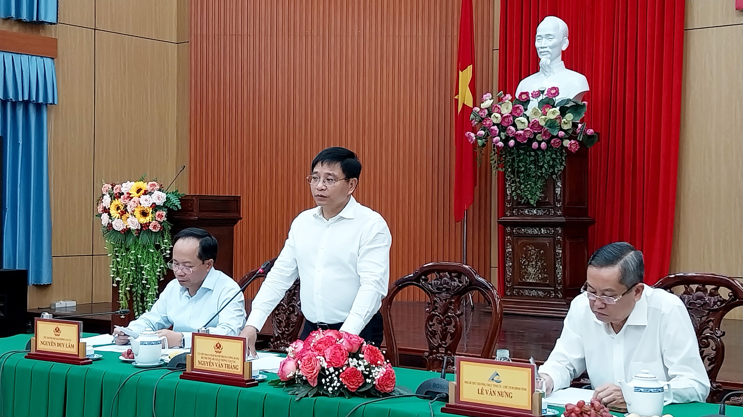 Bộ trưởng GTVT đề nghị An Giang sớm giao 5 mỏ cát cho nhà thầu cao tốc- Ảnh 1.