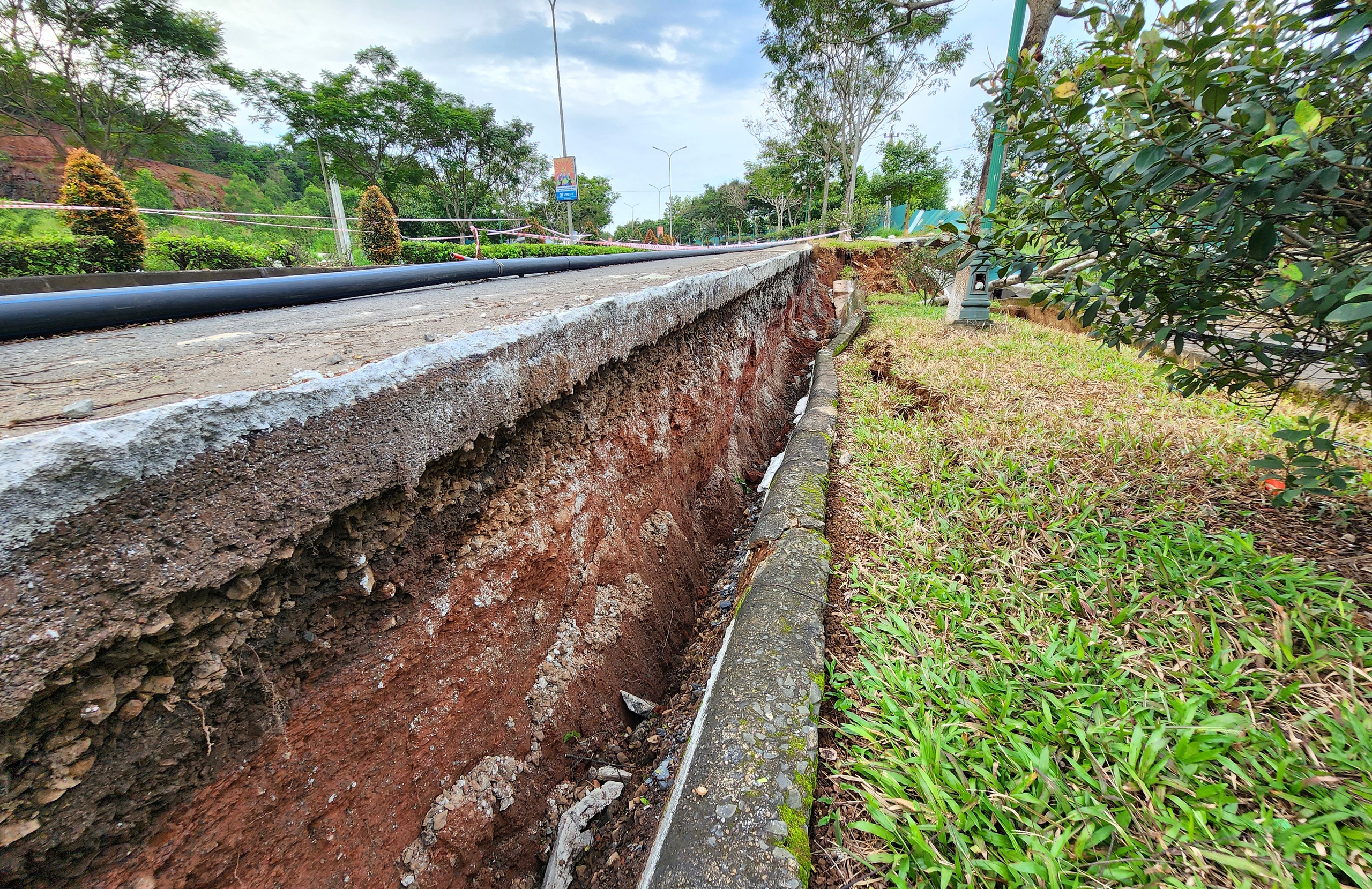 Hơn 200 tỷ đồng khắc phục đường Hồ Chí Minh sụt lún, nứt gãy- Ảnh 5.