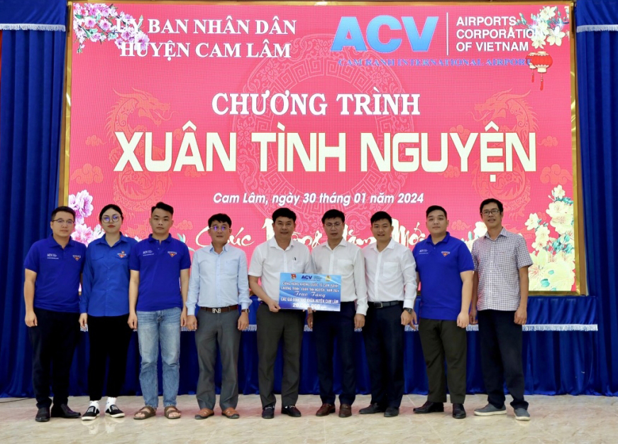 Sân bay quốc tế Cam Ranh mang Xuân yêu thương đến các hộ nghèo, khó khăn- Ảnh 2.