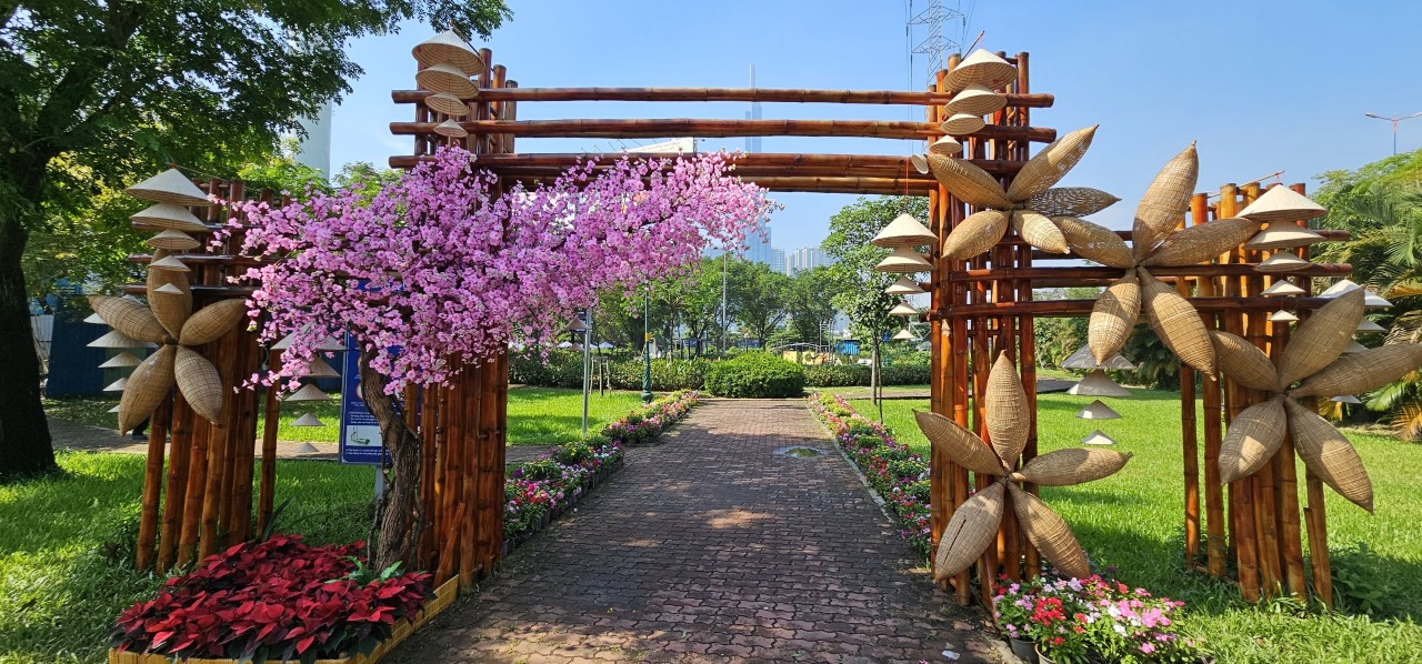 Công viên, vòng xoay ở TP.HCM ngập tràn sắc hoa đón tết Giáp Thìn- Ảnh 10.