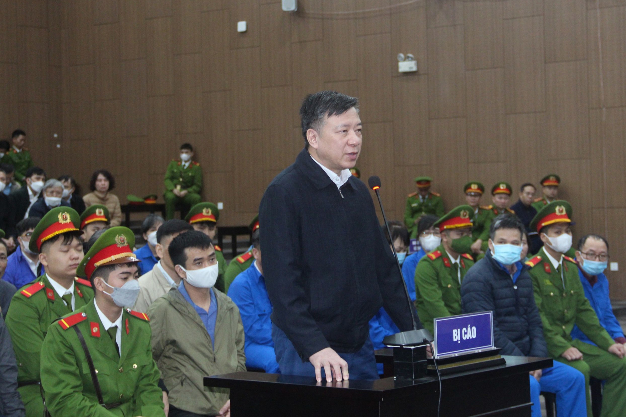 Hơn 100 giáo viên, học sinh xin giảm nhẹ cho cựu Bí thư Phạm Xuân Thăng- Ảnh 1.