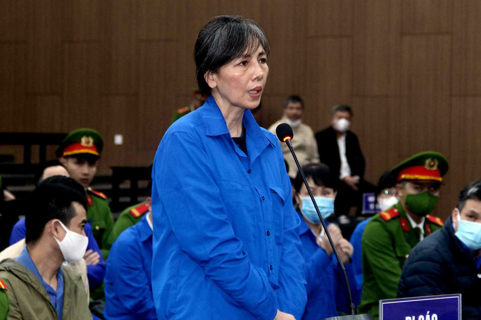 Vụ Việt Á: "Mời" cựu bộ trưởng dự buổi tặng test, nữ chuyên viên được biếu 2 tỷ- Ảnh 1.